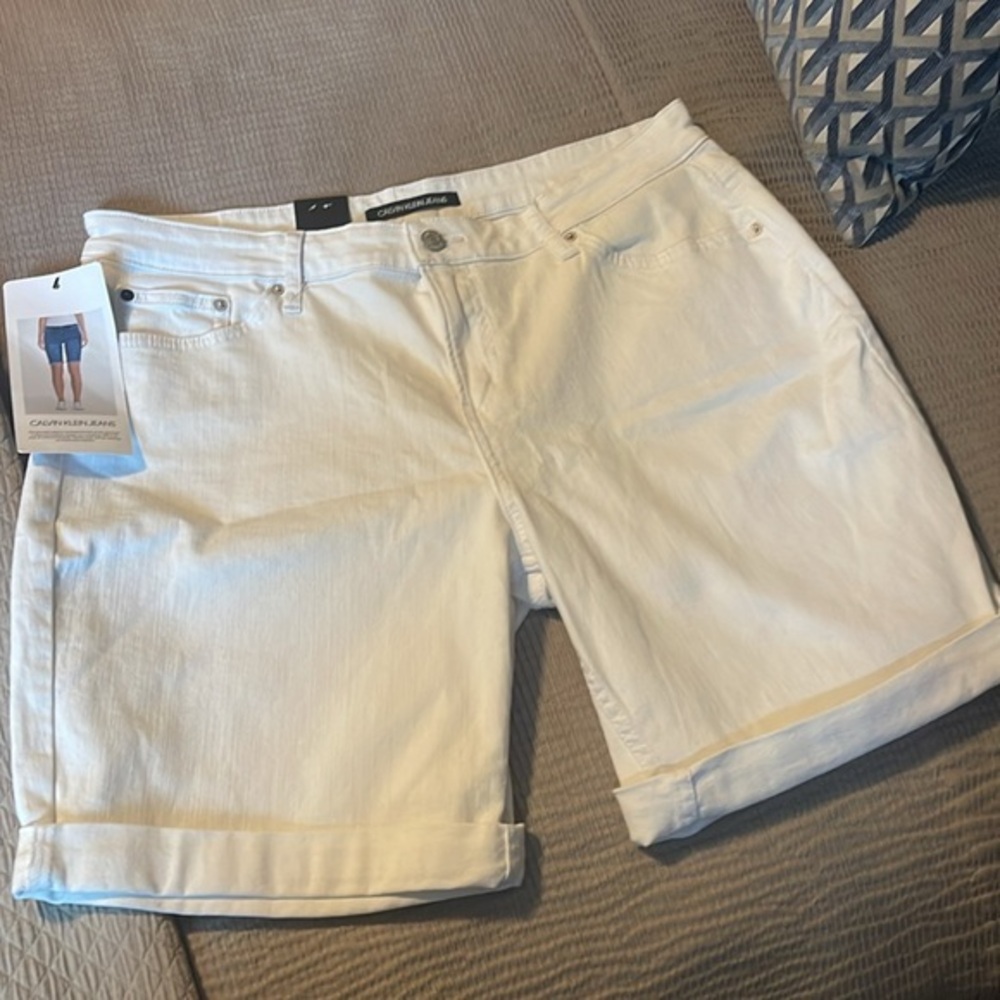 NWT Calvin Klein Shorts, 16